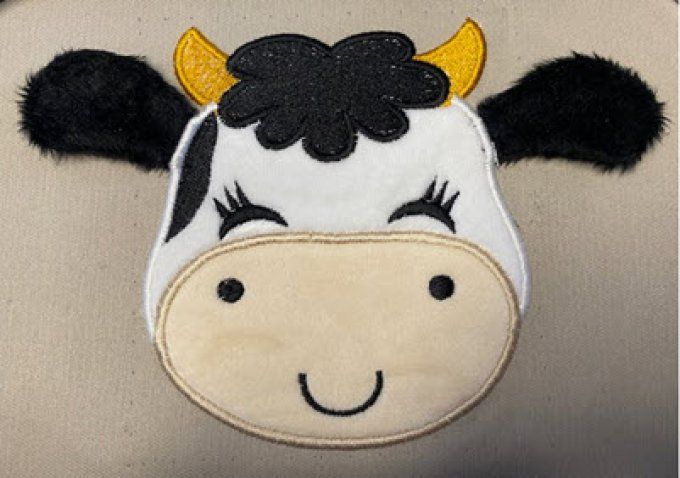 La vache appliqué oreilles en 3 D  