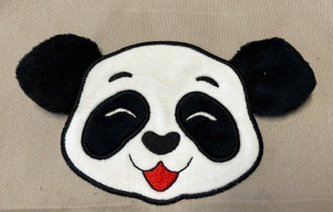 Le panda appliqué oreilles en 3 D   