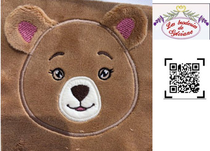 l'ourson appliqué oreilles en 3 D   
