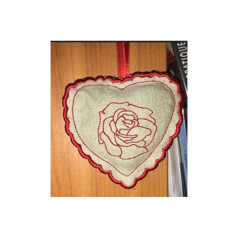 Coeur ith motif rose