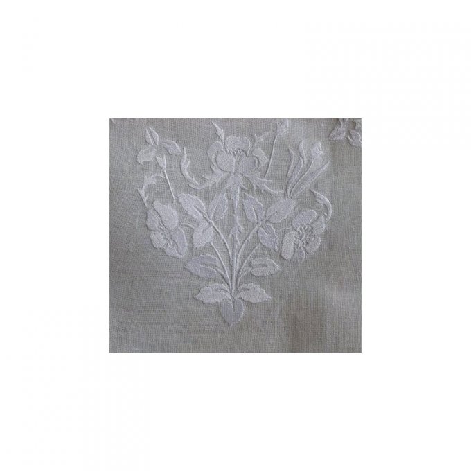 Angle en 'broderie blanche'